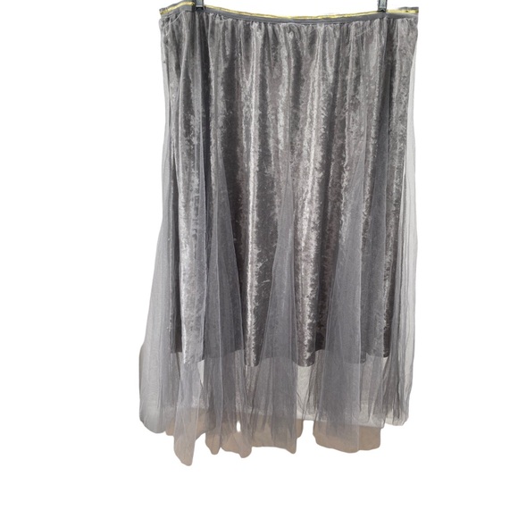 RAGA Anthropologie Skirt Velvet Tulle Overlay Pearl Detail Midi Gray Size 1X NWT - Picture 4 of 7